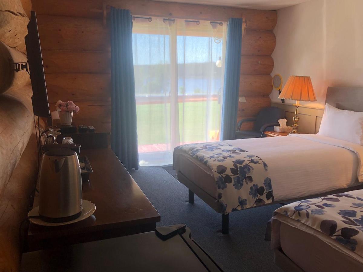 Cariboo Log Guest House Lac La Hache Exterior photo