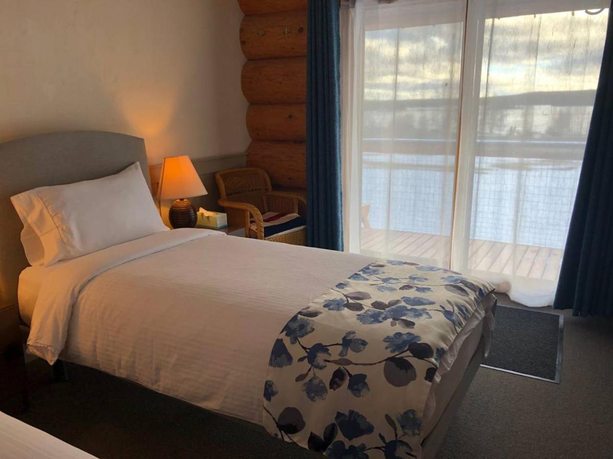 Cariboo Log Guest House Lac La Hache Exterior photo