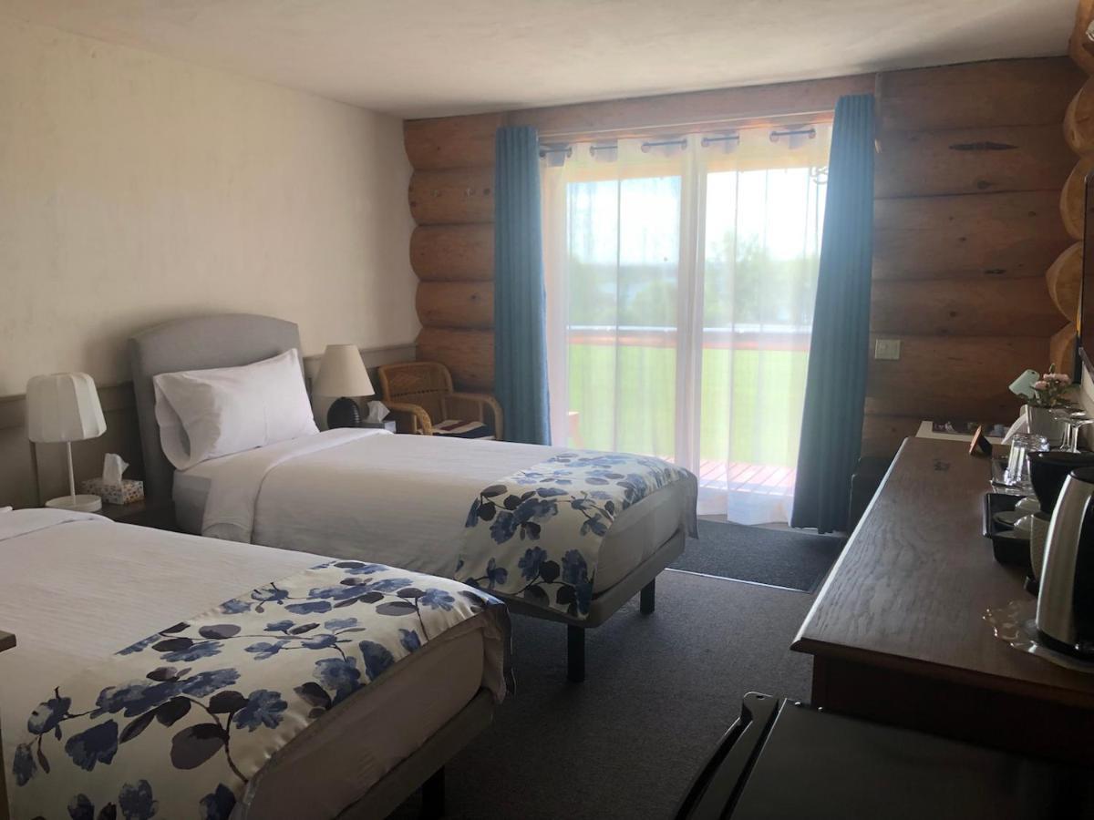 Cariboo Log Guest House Lac La Hache Exterior photo