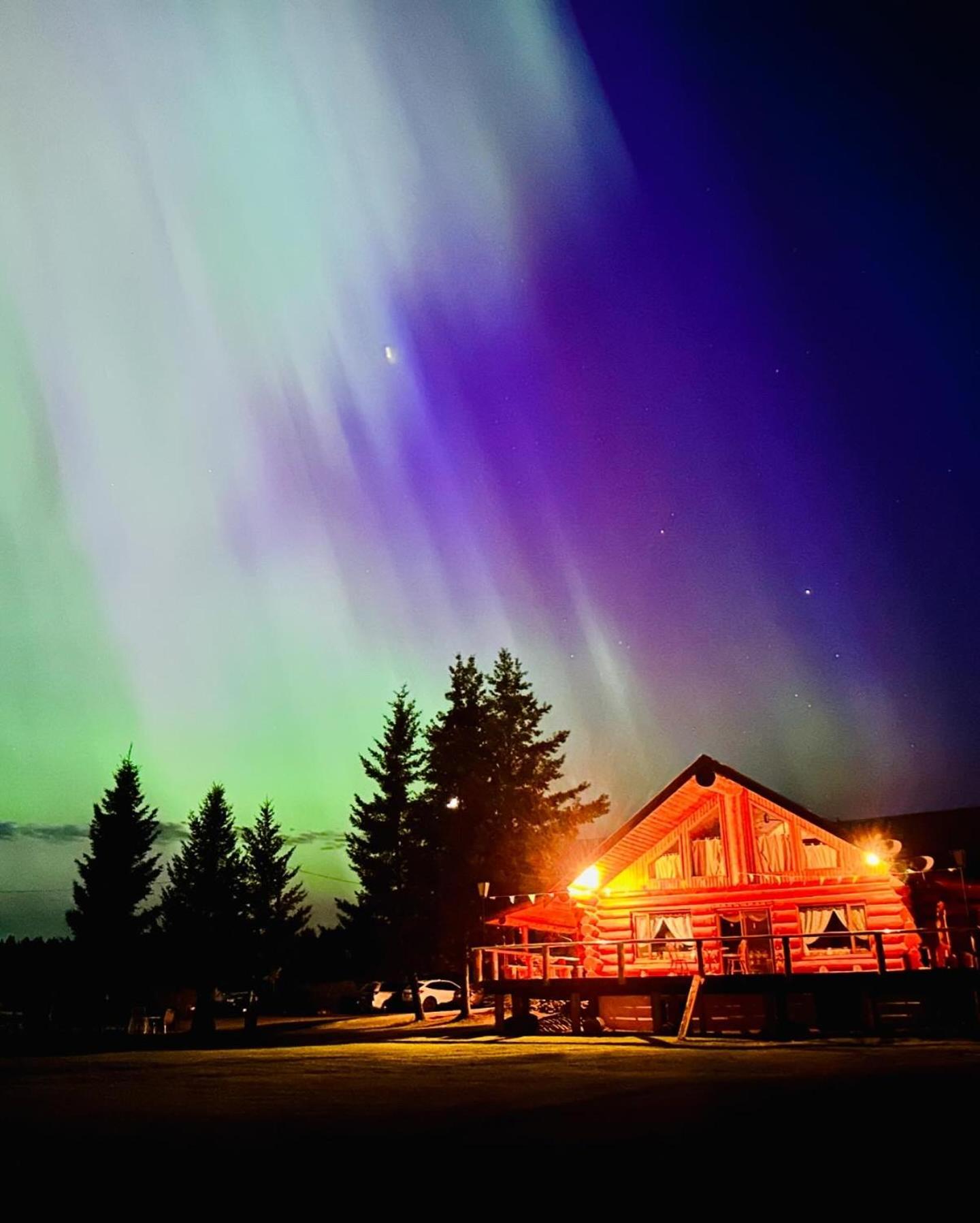 Cariboo Log Guest House Lac La Hache Exterior photo